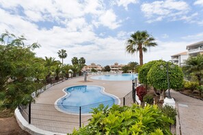 Pool - Vacation Apartment 'Apto Vistahermosa 3 Bed and Pool' with Mountain View, Wi-Fi and Air Conditioning (Arona)