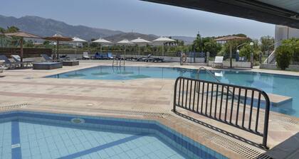 Ferienwohnung 'Golden Sun Two-bedroom Apt 5' mit Meerblick, Gemeinschaftspool und WLAN