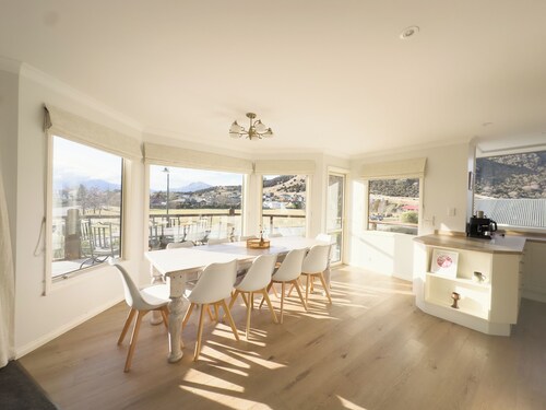 Spacious House  15min walk from Wanaka Centre 