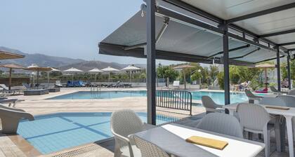 Studio Apartment 'Golden Sun 2' with Sea View, Shared Pool and Wi-Fi