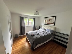 2 quartos, ferros/tábuas de passar roupa, Wi-Fi, roupa de cama