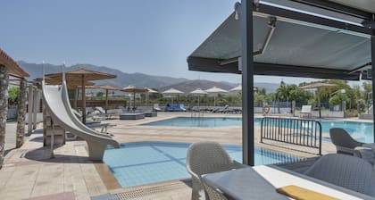 Studio Apartment 'Golden Sun 4' with Sea View, Shared Pool and Wi-Fi