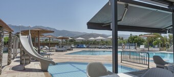 Studio Apartment 'Golden Sun 4' with Sea View, Shared Pool and Wi-Fi