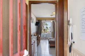 Interior - Studio Apartment 'Golden Sun  4' with Sea View, Shared Pool and Wi-Fi (Tigaki 0)