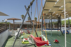 Children's area - Studio Apartment 'Golden Sun  4' with Sea View, Shared Pool and Wi-Fi (Tigaki 0)