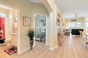 4 habitaciones, tabla de planchar con plancha, wifi y ropa de cama