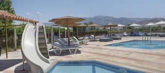 Studio Apartment 'Golden Sun  6' with Sea View, Shared Pool and Wi-Fi