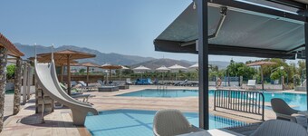 Studio Apartment 'Golden Sun  6' with Sea View, Shared Pool and Wi-Fi