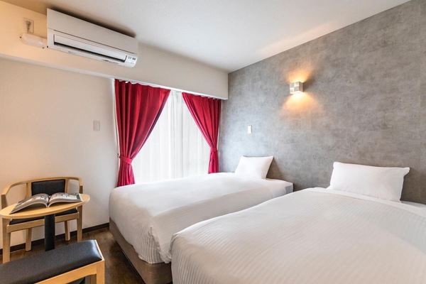 Laptop workspace, free WiFi, bed sheets