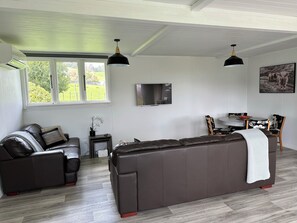 Smart TV - Nibble Nook Farm Cottage (Tapapa)