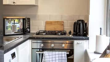 Fridge, microwave, oven, coffee/tea maker
