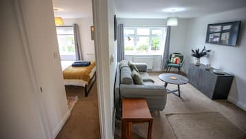 1 bedroom, desk, iron/ironing board, internet