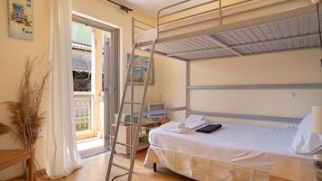 2 chambres, fer et planche à repasser, Wi-Fi gratuit, draps fournis