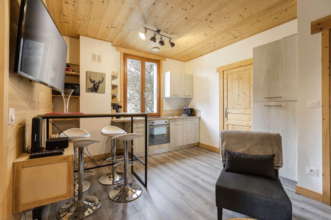 冰箱、微波炉、烤箱、炉灶