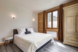 1 bedroom, iron/ironing board, travel cot, free WiFi