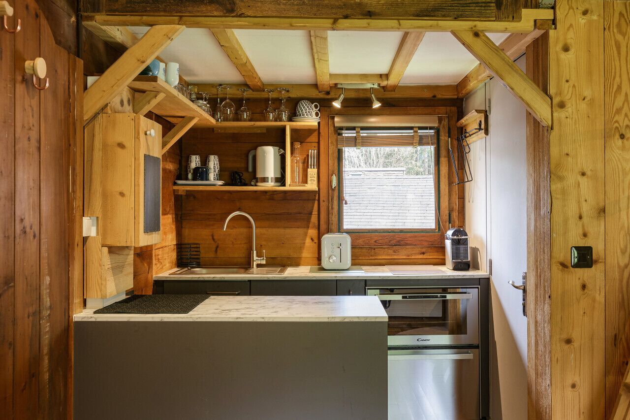 Four, plaque de cuisson, lave-vaisselle, cafetière/bouilloire