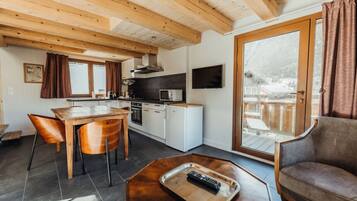 Microonde, forno, piano cottura, lavastoviglie