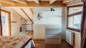 1 slaapkamer, een strijkplank/strijkijzer, reisbedje, gratis wifi