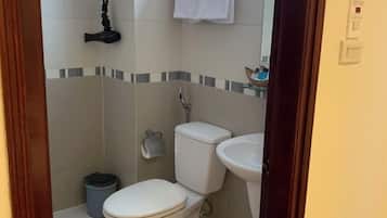 Standard Room | Bathroom