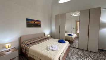 3 habitaciones y ropa de cama