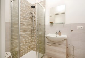 Ducha, secador de pelo, toallas