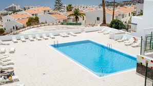 حمام سباحة