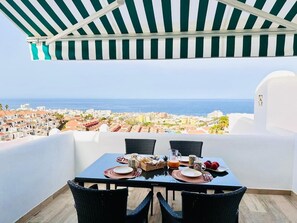 Outdoor dining - Aloha Garden Ocean View (Costa Adeje)