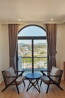 Artículos del minibar gratis, cortinas blackout y wifi gratis 