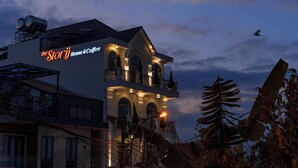 A building with a sign reading "The Storyj Home & Coffee". - Storij Home & Coffee (Lam Vien - Da Lat)