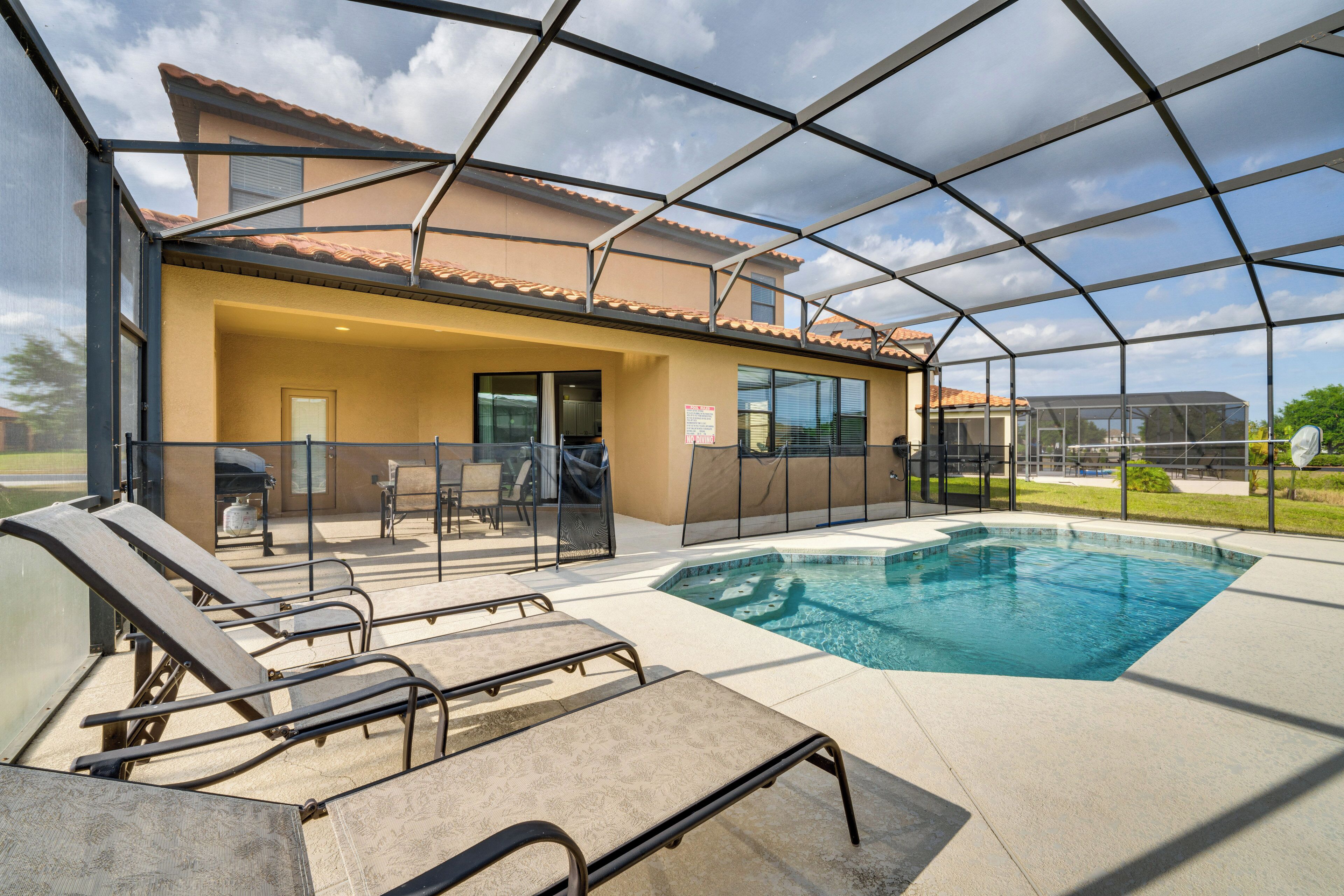 Davenport Family Home w/ Pool ~ 18 Mi to Disney!