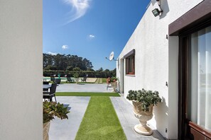 Outdoor dining - Apartment 'Apartamento Lomi with Pool' with Shared Pool, Shared Terrace and Wi-Fi (Apúlia)