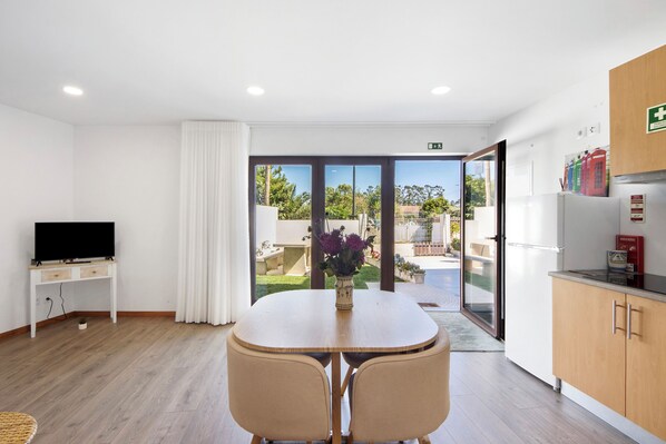 Interior - Apartment 'Apartamento Lomi with Pool' with Shared Pool, Shared Terrace and Wi-Fi (Apúlia)