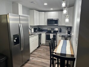 Fridge, microwave, oven, stovetop - Ducktown Cottage-Ducktown TN (Ducktown)