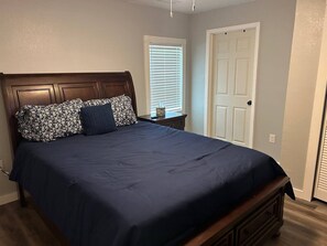 2 عدّة غرف نوم وواي فاي مجانًا وملاءات أسرّة