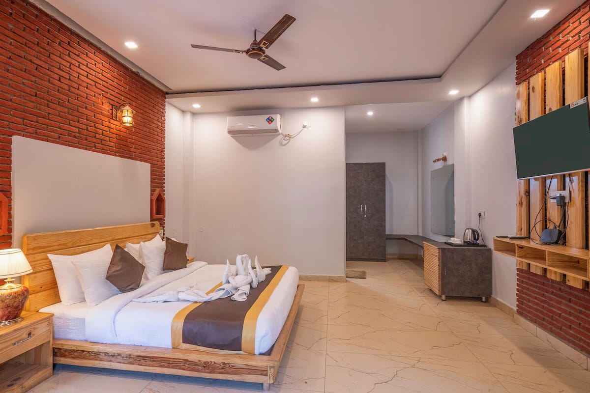 Premium Room, Garden View | 1 bedroom, iron/ironing board, free WiFi, bed sheets
