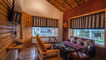 Presidential-Suite, Gartenblick | Wohnbereich | LCD-Fernseher, Drucker