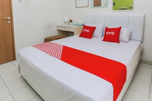 Free WiFi, bed sheets - Capital O 93931 Elzio Property (Depok)