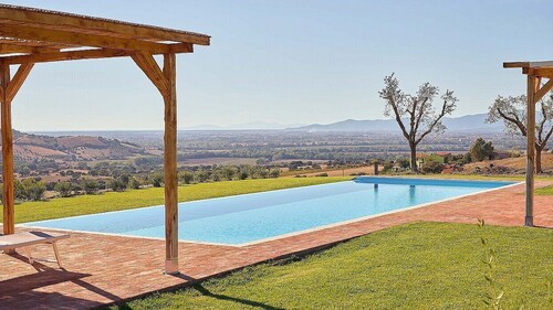 Villa Flores: An elegant and welcoming two-story villa located on top of a small hill, with Free WI-FI.