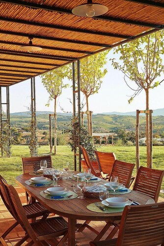 Villa Flores: An elegant and welcoming two-story villa located on top of a small hill, with Free WI-FI.