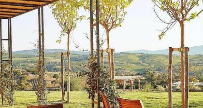 Villa Flores: An elegant and welcoming two-story villa located on top of a small hill, with Free WI-FI.