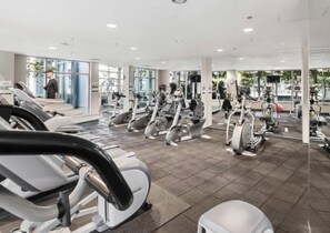 Fitness facility - Luxury Downtown Ocean+Mountain views A/C Comfort
Pool / hot tub/ sauna/ gym (Vancouver)