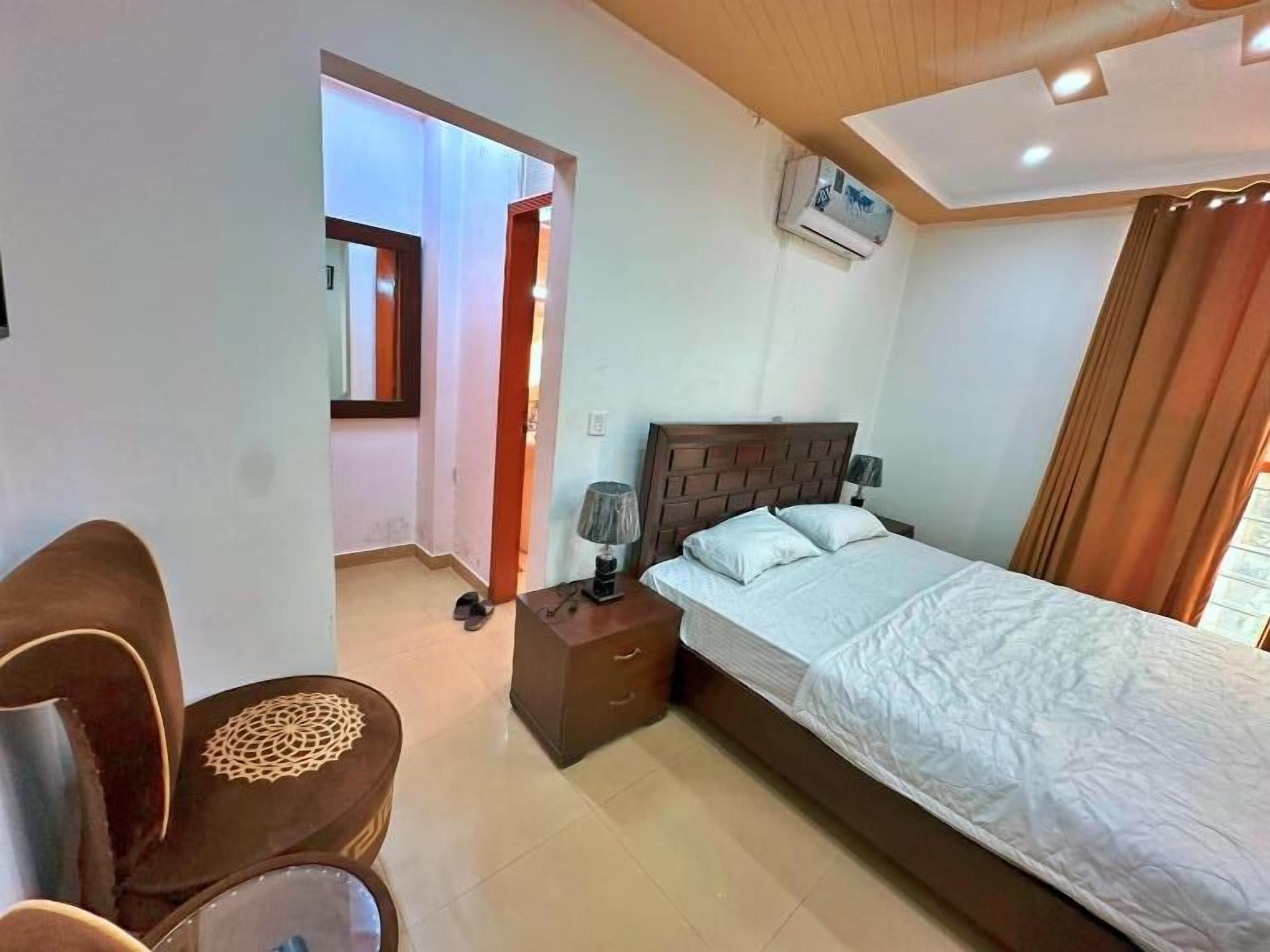 Habitación Deluxe doble | Sistema de insonorización, tabla de planchar con plancha, wifi gratis