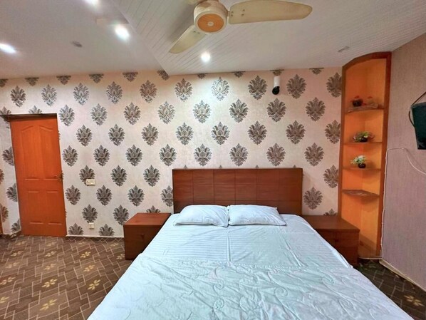 Deluxe Double Room | Soundproofing, iron/ironing board, free WiFi