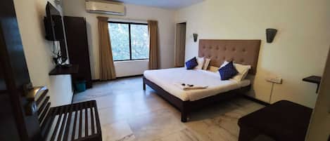 Schreibtisch, Bügeleisen/Bügelbrett, kostenloses WLAN