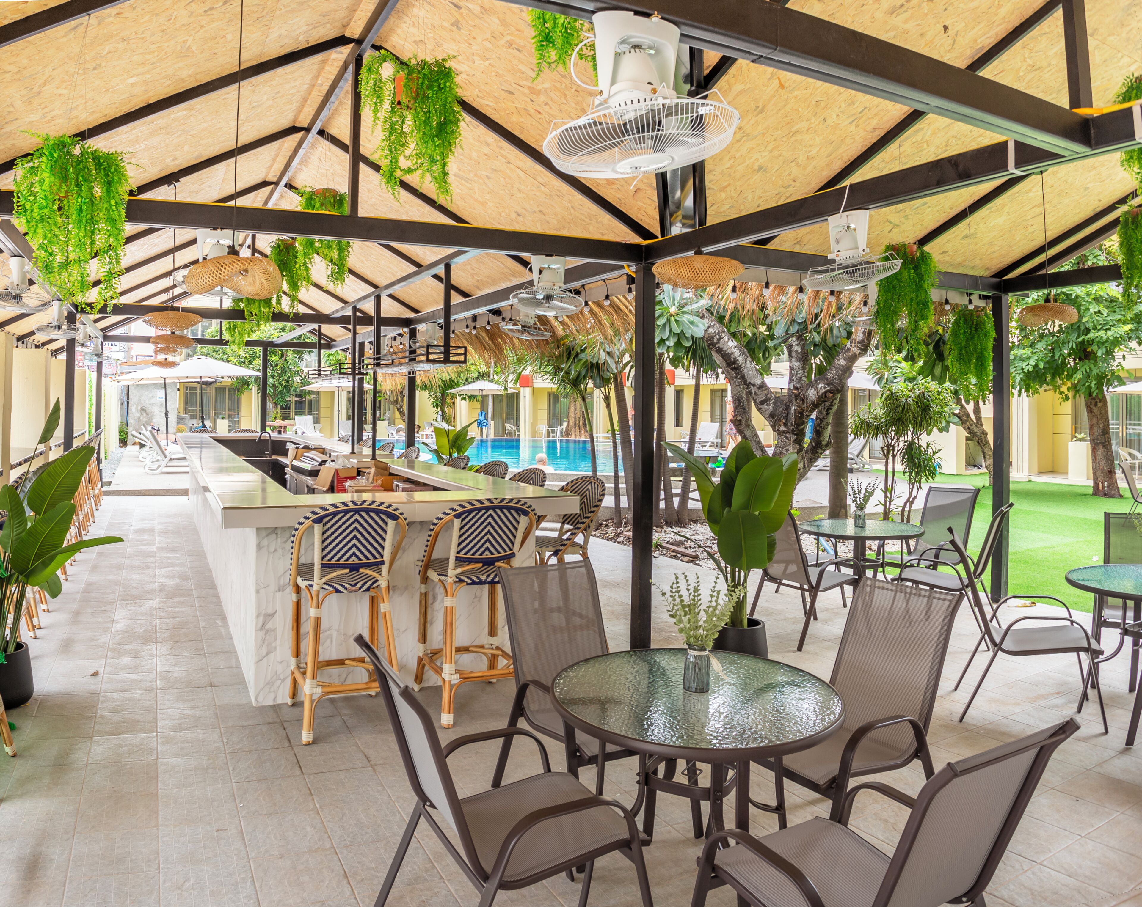 Poolbar