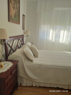 3 slaapkamers, een strijkplank/strijkijzer, wifi, beddengoed