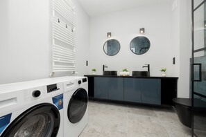 Apartment, 1 Bedroom, Terrace | Bathroom | Shower, towels, soap, shampoo - Apartment With Garden by Renters (Lesznowola)