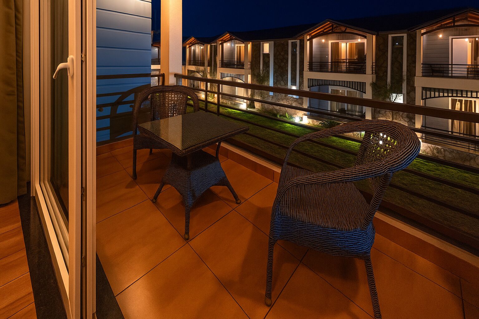 Luxury-Zimmer, Poolblick | Schreibtisch, Bügeleisen/Bügelbrett, kostenloses WLAN, Bettwäsche