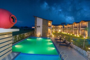 Outdoor pool - The Forest Resort by 3Tree Group (Kaladhungi)