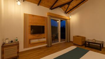 Luxury Room, Pool View | Desk, iron/ironing board, free WiFi, bed sheets